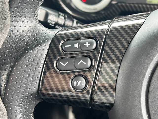 トヨタ ＦＪクルーザー 富山県 2014(平26)年 2.4万km ホワイト 4WD/純正SDナビ（NSZT-W62G）/フルセグ/Bluetooth/バックカメラ/サイドカメラ/ドライブレコーダー/ETC/クリアランスソナー/クルーズコントロール/リフトアップ/BFグッドリッチ オールテレーン（275/55/R20）/JAOSマッドフラップ/オーバーフェンダーキット/背面タイヤ/社外20インチアルミホイール/社外マフラー
