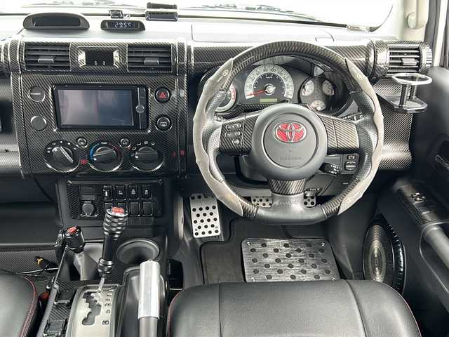 トヨタ ＦＪクルーザー 富山県 2014(平26)年 2.4万km ホワイト 4WD/純正SDナビ（NSZT-W62G）/フルセグ/Bluetooth/バックカメラ/サイドカメラ/ドライブレコーダー/ETC/クリアランスソナー/クルーズコントロール/リフトアップ/BFグッドリッチ オールテレーン（275/55/R20）/JAOSマッドフラップ/オーバーフェンダーキット/背面タイヤ/社外20インチアルミホイール/社外マフラー