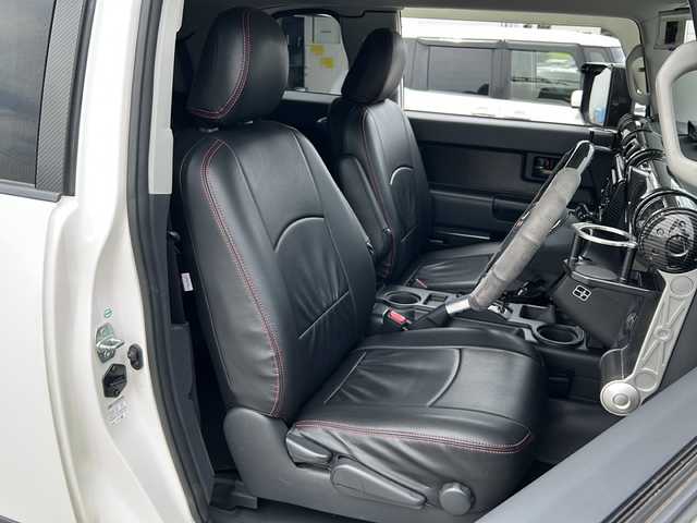 トヨタ ＦＪクルーザー 富山県 2014(平26)年 2.4万km ホワイト 4WD/純正SDナビ（NSZT-W62G）/フルセグ/Bluetooth/バックカメラ/サイドカメラ/ドライブレコーダー/ETC/クリアランスソナー/クルーズコントロール/リフトアップ/BFグッドリッチ オールテレーン（275/55/R20）/JAOSマッドフラップ/オーバーフェンダーキット/背面タイヤ/社外20インチアルミホイール/社外マフラー
