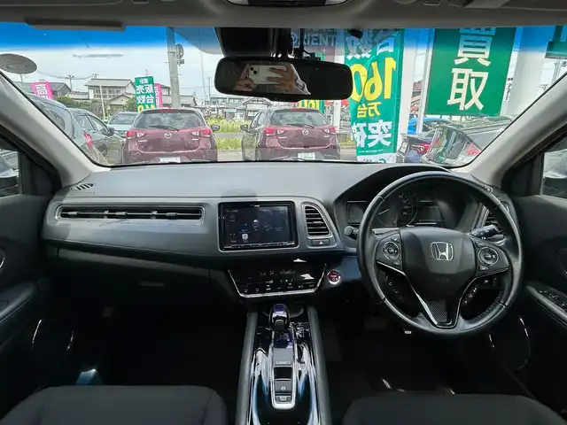 ホンダ ヴェゼル ハイブリッド X ホンダセンシング 宮城県 2016(平28)年 5万km ミスティックグリーンパール ホンダセンシング/●衝突軽減ブレーキ 〈CMBS〉/●歩行者事故低減ステアリング/●ACC 〈アダプティブ・クルーズ・コントロール〉/●LKAS 〈車線維持支援システム〉/●路外逸脱抑制機能/●誤発進抑制機能/●先行車発進お知らせ機能/●標識認識機能/社外ナビ/・CD/DVD/・Bluetooth/・フルセグTV/後席モニター（LZ-900）/ETC/ドライブレコーダー/革巻きステアリング/パドルシフト/電動パーキングブレーキ/ブレーキホールド/LEDヘッドランプ/フォグランプ/オートライト/スマートキー＆プッシュスタート/電動格納ミラー/純正16インチAW/純正フロアマット/ドアバイザー/W/サイド/カーテンエアバッグ