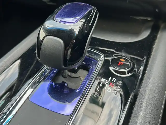 ホンダ ヴェゼル ハイブリッド X ホンダセンシング 宮城県 2016(平28)年 5万km ミスティックグリーンパール ホンダセンシング/●衝突軽減ブレーキ 〈CMBS〉/●歩行者事故低減ステアリング/●ACC 〈アダプティブ・クルーズ・コントロール〉/●LKAS 〈車線維持支援システム〉/●路外逸脱抑制機能/●誤発進抑制機能/●先行車発進お知らせ機能/●標識認識機能/社外ナビ/・CD/DVD/・Bluetooth/・フルセグTV/後席モニター（LZ-900）/ETC/ドライブレコーダー/革巻きステアリング/パドルシフト/電動パーキングブレーキ/ブレーキホールド/LEDヘッドランプ/フォグランプ/オートライト/スマートキー＆プッシュスタート/電動格納ミラー/純正16インチAW/純正フロアマット/ドアバイザー/W/サイド/カーテンエアバッグ