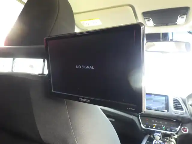 ホンダ ヴェゼル ハイブリッド X ホンダセンシング 千葉県 2016(平28)年 5万km ミスティックグリーンパール ホンダセンシング/●衝突軽減ブレーキ 〈CMBS〉/●歩行者事故低減ステアリング/●ACC 〈アダプティブ・クルーズ・コントロール〉/●LKAS 〈車線維持支援システム〉/●路外逸脱抑制機能/●誤発進抑制機能/●先行車発進お知らせ機能/●標識認識機能/社外ナビ/・CD/DVD/・Bluetooth/・フルセグTV/後席モニター（LZ-900）/ETC/ドライブレコーダー/革巻きステアリング/パドルシフト/電動パーキングブレーキ/ブレーキホールド/LEDヘッドランプ/フォグランプ/オートライト/スマートキー＆プッシュスタート/電動格納ミラー/純正16インチAW/純正フロアマット/ドアバイザー/W/サイド/カーテンエアバッグ