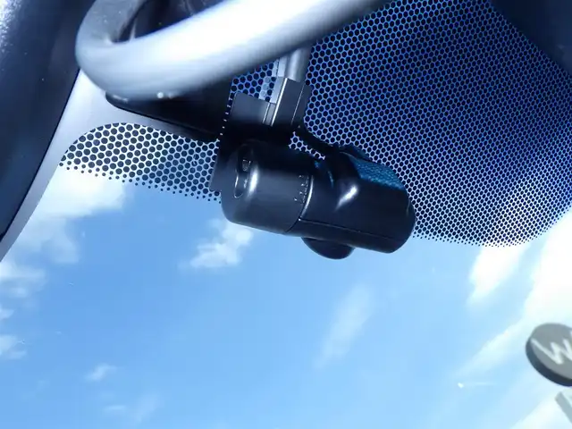 ホンダ ヴェゼル ハイブリッド X ホンダセンシング 千葉県 2016(平28)年 5万km ミスティックグリーンパール ホンダセンシング/●衝突軽減ブレーキ 〈CMBS〉/●歩行者事故低減ステアリング/●ACC 〈アダプティブ・クルーズ・コントロール〉/●LKAS 〈車線維持支援システム〉/●路外逸脱抑制機能/●誤発進抑制機能/●先行車発進お知らせ機能/●標識認識機能/社外ナビ/・CD/DVD/・Bluetooth/・フルセグTV/後席モニター（LZ-900）/ETC/ドライブレコーダー/革巻きステアリング/パドルシフト/電動パーキングブレーキ/ブレーキホールド/LEDヘッドランプ/フォグランプ/オートライト/スマートキー＆プッシュスタート/電動格納ミラー/純正16インチAW/純正フロアマット/ドアバイザー/W/サイド/カーテンエアバッグ