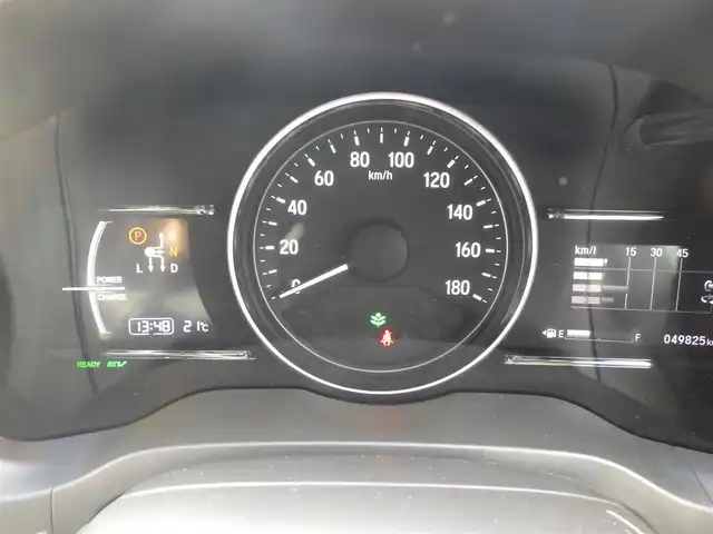 ホンダ ヴェゼル ハイブリッド X ホンダセンシング 千葉県 2016(平28)年 5万km ミスティックグリーンパール ホンダセンシング/●衝突軽減ブレーキ 〈CMBS〉/●歩行者事故低減ステアリング/●ACC 〈アダプティブ・クルーズ・コントロール〉/●LKAS 〈車線維持支援システム〉/●路外逸脱抑制機能/●誤発進抑制機能/●先行車発進お知らせ機能/●標識認識機能/社外ナビ/・CD/DVD/・Bluetooth/・フルセグTV/後席モニター（LZ-900）/ETC/ドライブレコーダー/革巻きステアリング/パドルシフト/電動パーキングブレーキ/ブレーキホールド/LEDヘッドランプ/フォグランプ/オートライト/スマートキー＆プッシュスタート/電動格納ミラー/純正16インチAW/純正フロアマット/ドアバイザー/W/サイド/カーテンエアバッグ