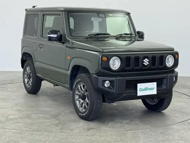 スズキ ジムニー XC 愛知県 2022(令4)年 5万km ジャングルグリーン 4WD/スズキセーフティサポート/　　・デュアルセンサーブレーキサポート/　　・誤発進抑制機能/　　・車線維持支援システム/　　・ふらつき警報機能/　　・ハイビームアシスト/　　・先行車発進お知らせ機能/　　・標識認識機能/クルーズコントロール/ヒルディセントコントロール/純正8インチナビ　　/　　・CD/DVD/BT/フルセグ/バックカメラ/ドライブレコーダー/ホワイトレタータイヤ/ビルトインETC/革巻きステアリング/ステアリングリモコン/シートヒーター（前席）/電動格納ウィンカーミラー/ミラーヒーター/純正LEDヘッドライト/フォグランプ/取扱説明書/保証書