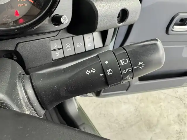 スズキ ジムニー XC 愛知県 2022(令4)年 5万km ジャングルグリーン 4WD/スズキセーフティサポート/　　・デュアルセンサーブレーキサポート/　　・誤発進抑制機能/　　・車線維持支援システム/　　・ふらつき警報機能/　　・ハイビームアシスト/　　・先行車発進お知らせ機能/　　・標識認識機能/クルーズコントロール/ヒルディセントコントロール/純正8インチナビ　　/　　・CD/DVD/BT/フルセグ/バックカメラ/ドライブレコーダー/ホワイトレタータイヤ/ビルトインETC/革巻きステアリング/ステアリングリモコン/シートヒーター（前席）/電動格納ウィンカーミラー/ミラーヒーター/純正LEDヘッドライト/フォグランプ/取扱説明書/保証書