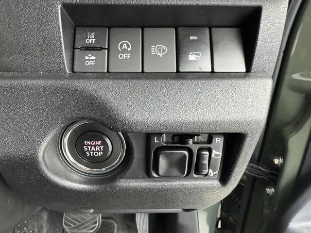 スズキ ジムニー XC 愛知県 2022(令4)年 5万km ジャングルグリーン 4WD/スズキセーフティサポート/　　・デュアルセンサーブレーキサポート/　　・誤発進抑制機能/　　・車線維持支援システム/　　・ふらつき警報機能/　　・ハイビームアシスト/　　・先行車発進お知らせ機能/　　・標識認識機能/クルーズコントロール/ヒルディセントコントロール/純正8インチナビ　　/　　・CD/DVD/BT/フルセグ/バックカメラ/ドライブレコーダー/ホワイトレタータイヤ/ビルトインETC/革巻きステアリング/ステアリングリモコン/シートヒーター（前席）/電動格納ウィンカーミラー/ミラーヒーター/純正LEDヘッドライト/フォグランプ/取扱説明書/保証書