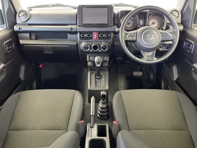 スズキ ジムニー XC 新潟県 2022(令4)年 5万km ジャングルグリーン 4WD/スズキセーフティサポート/　　・デュアルセンサーブレーキサポート/　　・誤発進抑制機能/　　・車線維持支援システム/　　・ふらつき警報機能/　　・ハイビームアシスト/　　・先行車発進お知らせ機能/　　・標識認識機能/クルーズコントロール/ヒルディセントコントロール/純正8インチナビ　　/　　（CD/DVD/BT/フルセグTV）/バックカメラ/ドライブレコーダー/ホワイトレタータイヤ/ビルトインETC/革巻きステアリング/ステアリングリモコン/シートヒーター（前席）/電動格納ウィンカーミラー/ミラーヒーター/純正LEDヘッドライト/フォグランプ/取扱説明書/保証書