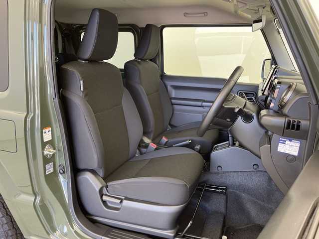 スズキ ジムニー XC 新潟県 2022(令4)年 5万km ジャングルグリーン 4WD/スズキセーフティサポート/　　・デュアルセンサーブレーキサポート/　　・誤発進抑制機能/　　・車線維持支援システム/　　・ふらつき警報機能/　　・ハイビームアシスト/　　・先行車発進お知らせ機能/　　・標識認識機能/クルーズコントロール/ヒルディセントコントロール/純正8インチナビ　　/　　（CD/DVD/BT/フルセグTV）/バックカメラ/ドライブレコーダー/ホワイトレタータイヤ/ビルトインETC/革巻きステアリング/ステアリングリモコン/シートヒーター（前席）/電動格納ウィンカーミラー/ミラーヒーター/純正LEDヘッドライト/フォグランプ/取扱説明書/保証書