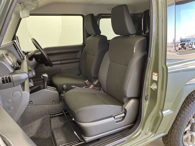 スズキ ジムニー XC 新潟県 2022(令4)年 5万km ジャングルグリーン 4WD/スズキセーフティサポート/　　・デュアルセンサーブレーキサポート/　　・誤発進抑制機能/　　・車線維持支援システム/　　・ふらつき警報機能/　　・ハイビームアシスト/　　・先行車発進お知らせ機能/　　・標識認識機能/クルーズコントロール/ヒルディセントコントロール/純正8インチナビ　　/　　（CD/DVD/BT/フルセグTV）/バックカメラ/ドライブレコーダー/ホワイトレタータイヤ/ビルトインETC/革巻きステアリング/ステアリングリモコン/シートヒーター（前席）/電動格納ウィンカーミラー/ミラーヒーター/純正LEDヘッドライト/フォグランプ/取扱説明書/保証書