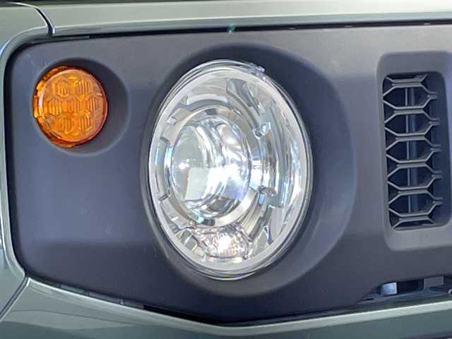 スズキ ジムニー XC 新潟県 2022(令4)年 5万km ジャングルグリーン 4WD/スズキセーフティサポート/　　・デュアルセンサーブレーキサポート/　　・誤発進抑制機能/　　・車線維持支援システム/　　・ふらつき警報機能/　　・ハイビームアシスト/　　・先行車発進お知らせ機能/　　・標識認識機能/クルーズコントロール/ヒルディセントコントロール/純正8インチナビ　　/　　（CD/DVD/BT/フルセグTV）/バックカメラ/ドライブレコーダー/ホワイトレタータイヤ/ビルトインETC/革巻きステアリング/ステアリングリモコン/シートヒーター（前席）/電動格納ウィンカーミラー/ミラーヒーター/純正LEDヘッドライト/フォグランプ/取扱説明書/保証書