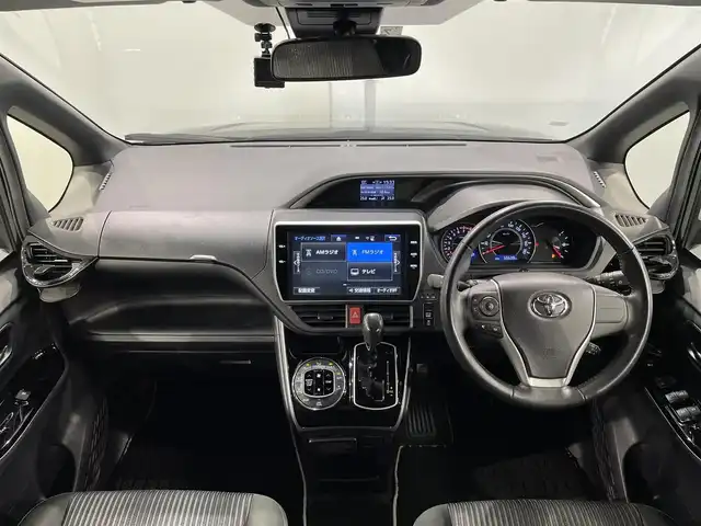 トヨタ ヴォクシー ZS 煌 愛知県 2018(平30)年 5.6万km イナズマスパーキングブラックガラスフレーク 純正10インチナビ/フルセグ/両側電動スライドドア/トヨタセーフティセンス/禁煙車/ドライブレコーダー/バックカメラ/純正16インチアルミ/後期モデル/LEDヘッドライト/フォグランプ/オートライト/オートハイビーム/クルーズコントロール/キーレス/ドライブレコーダー/電動格納ミラー/アイドリングストップ/ビルトインETC/プッシュスタート/Wエアコン/純正フロアマット