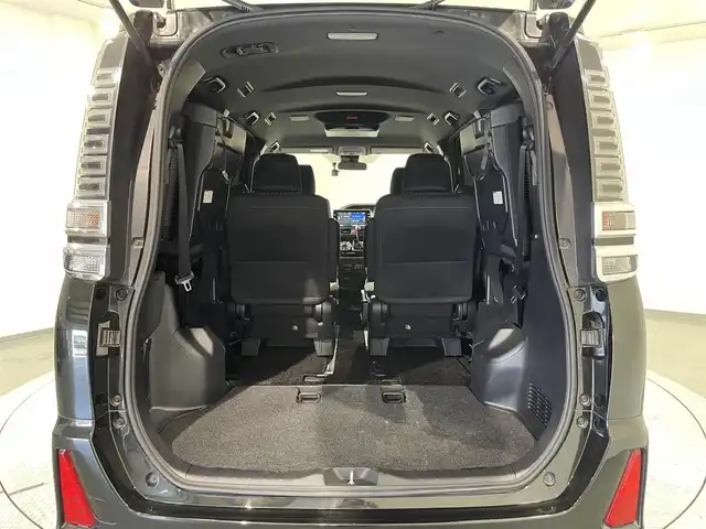 トヨタ ヴォクシー ZS 煌 愛知県 2018(平30)年 5.6万km イナズマスパーキングブラックガラスフレーク 純正10インチナビ/フルセグ/両側電動スライドドア/トヨタセーフティセンス/禁煙車/ドライブレコーダー/バックカメラ/純正16インチアルミ/後期モデル/LEDヘッドライト/フォグランプ/オートライト/オートハイビーム/クルーズコントロール/キーレス/ドライブレコーダー/電動格納ミラー/アイドリングストップ/ビルトインETC/プッシュスタート/Wエアコン/純正フロアマット