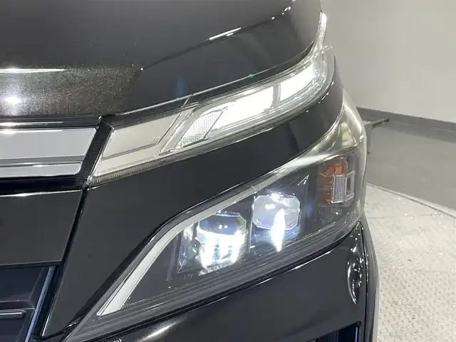 トヨタ ヴォクシー ZS 煌 愛知県 2018(平30)年 5.6万km イナズマスパーキングブラックガラスフレーク 純正10インチナビ/フルセグ/両側電動スライドドア/トヨタセーフティセンス/禁煙車/ドライブレコーダー/バックカメラ/純正16インチアルミ/後期モデル/LEDヘッドライト/フォグランプ/オートライト/オートハイビーム/クルーズコントロール/キーレス/ドライブレコーダー/電動格納ミラー/アイドリングストップ/ビルトインETC/プッシュスタート/Wエアコン/純正フロアマット