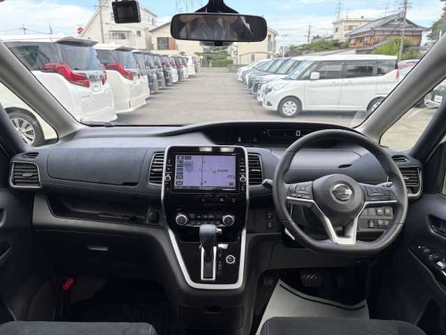 日産 セレナ ライダー 大阪府 2017(平29)年 6.5万km ブリリアントホワイトパール フリップダウンモニター/純正9型ナビ/アラウンドビューモニター/フルセグ/ＤＶＤ/Bluetooth/エマージェンシーブレーキ/クルーズコントロール/パーキングアシスト/ソナー/車線逸脱警報/両側パワースライドドア/前後ドライブレコーダー/ビルトインETC/純正アルミホイール/LEDヘッドライト/プッシュスタート/ドアバイザー