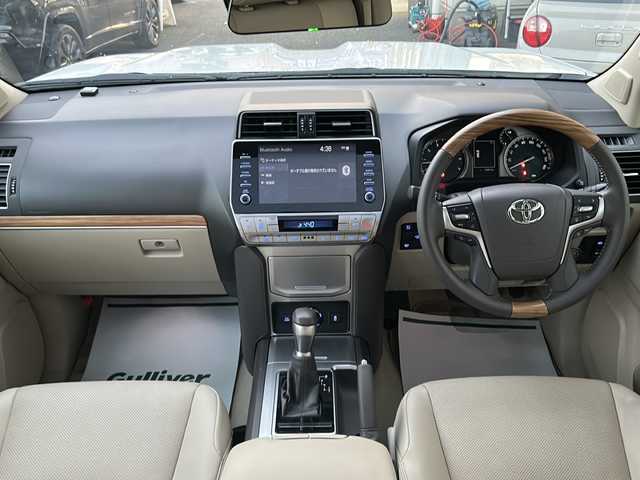 トヨタ ランドクルーザー プラド TX Lパッケージ マットブラED 神奈川県 2023(令5)年 2.4万km ホワイトパールクリスタルシャイン ワンオーナー/サンルーフ/モデリスタエアロ/ルーフレール/純正メーカーナビ【USB/BT/Miracast】/全方位カメラ/デジタルインナーミラー/ミラー一体型前後ドライブレコーダー/トヨタセーフティーセンス/・プリクラッシュセーフティ/・レーンディパーチャーアラート/・ロードサインアシスト/・先行車発進告知機能/・インテリジェントクリアランスソナー/・オートマチックハイビーム/・レーダークルーズコントロール/横滑り防止装置/盗難防止装置/ETC2.0/D＋N席シートヒーター/シートクーラー/電動リアゲート/電動格納サードシート/純正18インチアルミ/純正フロアマット/純正ドアバイザー/取扱説明書/新車時保証書/スペアキー×１