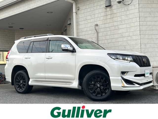 トヨタ ランドクルーザー プラド TX Lパッケージ マットブラED 神奈川県 2023(令5)年 2.4万km ホワイトパールクリスタルシャイン ワンオーナー/サンルーフ/モデリスタエアロ/ルーフレール/純正メーカーナビ【USB/BT/Miracast】/全方位カメラ/デジタルインナーミラー/ミラー一体型前後ドライブレコーダー/トヨタセーフティーセンス/・プリクラッシュセーフティ/・レーンディパーチャーアラート/・ロードサインアシスト/・先行車発進告知機能/・インテリジェントクリアランスソナー/・オートマチックハイビーム/・レーダークルーズコントロール/横滑り防止装置/盗難防止装置/ETC2.0/D＋N席シートヒーター/シートクーラー/電動リアゲート/電動格納サードシート/純正18インチアルミ/純正フロアマット/純正ドアバイザー/取扱説明書/新車時保証書/スペアキー×１