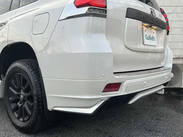 トヨタ ランドクルーザー プラド TX Lパッケージ マットブラED 神奈川県 2023(令5)年 2.4万km ホワイトパールクリスタルシャイン ワンオーナー/サンルーフ/モデリスタエアロ/ルーフレール/純正メーカーナビ【USB/BT/Miracast】/全方位カメラ/デジタルインナーミラー/ミラー一体型前後ドライブレコーダー/トヨタセーフティーセンス/・プリクラッシュセーフティ/・レーンディパーチャーアラート/・ロードサインアシスト/・先行車発進告知機能/・インテリジェントクリアランスソナー/・オートマチックハイビーム/・レーダークルーズコントロール/横滑り防止装置/盗難防止装置/ETC2.0/D＋N席シートヒーター/シートクーラー/電動リアゲート/電動格納サードシート/純正18インチアルミ/純正フロアマット/純正ドアバイザー/取扱説明書/新車時保証書/スペアキー×１
