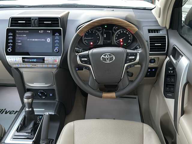 トヨタ ランドクルーザー プラド TX Lパッケージ マットブラED 神奈川県 2023(令5)年 2.4万km ホワイトパールクリスタルシャイン ワンオーナー/サンルーフ/モデリスタエアロ/ルーフレール/純正メーカーナビ【USB/BT/Miracast】/全方位カメラ/デジタルインナーミラー/ミラー一体型前後ドライブレコーダー/トヨタセーフティーセンス/・プリクラッシュセーフティ/・レーンディパーチャーアラート/・ロードサインアシスト/・先行車発進告知機能/・インテリジェントクリアランスソナー/・オートマチックハイビーム/・レーダークルーズコントロール/横滑り防止装置/盗難防止装置/ETC2.0/D＋N席シートヒーター/シートクーラー/電動リアゲート/電動格納サードシート/純正18インチアルミ/純正フロアマット/純正ドアバイザー/取扱説明書/新車時保証書/スペアキー×１