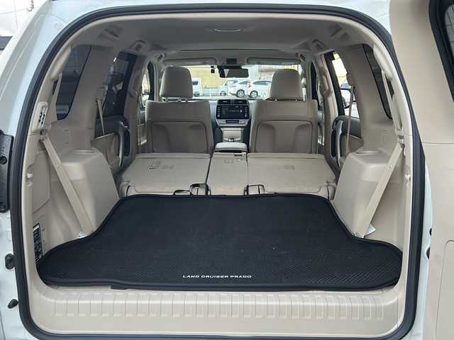 トヨタ ランドクルーザー プラド TX Lパッケージ マットブラED 神奈川県 2023(令5)年 2.4万km ホワイトパールクリスタルシャイン ワンオーナー/サンルーフ/モデリスタエアロ/ルーフレール/純正メーカーナビ【USB/BT/Miracast】/全方位カメラ/デジタルインナーミラー/ミラー一体型前後ドライブレコーダー/トヨタセーフティーセンス/・プリクラッシュセーフティ/・レーンディパーチャーアラート/・ロードサインアシスト/・先行車発進告知機能/・インテリジェントクリアランスソナー/・オートマチックハイビーム/・レーダークルーズコントロール/横滑り防止装置/盗難防止装置/ETC2.0/D＋N席シートヒーター/シートクーラー/電動リアゲート/電動格納サードシート/純正18インチアルミ/純正フロアマット/純正ドアバイザー/取扱説明書/新車時保証書/スペアキー×１