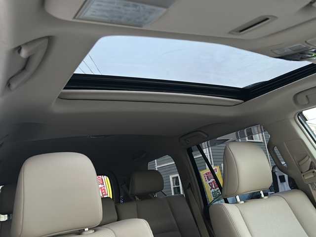 トヨタ ランドクルーザー プラド TX Lパッケージ マットブラED 神奈川県 2023(令5)年 2.4万km ホワイトパールクリスタルシャイン ワンオーナー/サンルーフ/モデリスタエアロ/ルーフレール/純正メーカーナビ【USB/BT/Miracast】/全方位カメラ/デジタルインナーミラー/ミラー一体型前後ドライブレコーダー/トヨタセーフティーセンス/・プリクラッシュセーフティ/・レーンディパーチャーアラート/・ロードサインアシスト/・先行車発進告知機能/・インテリジェントクリアランスソナー/・オートマチックハイビーム/・レーダークルーズコントロール/横滑り防止装置/盗難防止装置/ETC2.0/D＋N席シートヒーター/シートクーラー/電動リアゲート/電動格納サードシート/純正18インチアルミ/純正フロアマット/純正ドアバイザー/取扱説明書/新車時保証書/スペアキー×１