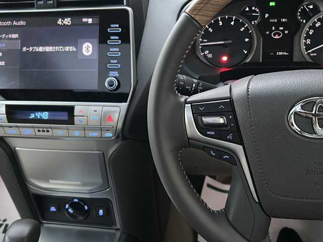 トヨタ ランドクルーザー プラド TX Lパッケージ マットブラED 神奈川県 2023(令5)年 2.4万km ホワイトパールクリスタルシャイン ワンオーナー/サンルーフ/モデリスタエアロ/ルーフレール/純正メーカーナビ【USB/BT/Miracast】/全方位カメラ/デジタルインナーミラー/ミラー一体型前後ドライブレコーダー/トヨタセーフティーセンス/・プリクラッシュセーフティ/・レーンディパーチャーアラート/・ロードサインアシスト/・先行車発進告知機能/・インテリジェントクリアランスソナー/・オートマチックハイビーム/・レーダークルーズコントロール/横滑り防止装置/盗難防止装置/ETC2.0/D＋N席シートヒーター/シートクーラー/電動リアゲート/電動格納サードシート/純正18インチアルミ/純正フロアマット/純正ドアバイザー/取扱説明書/新車時保証書/スペアキー×１