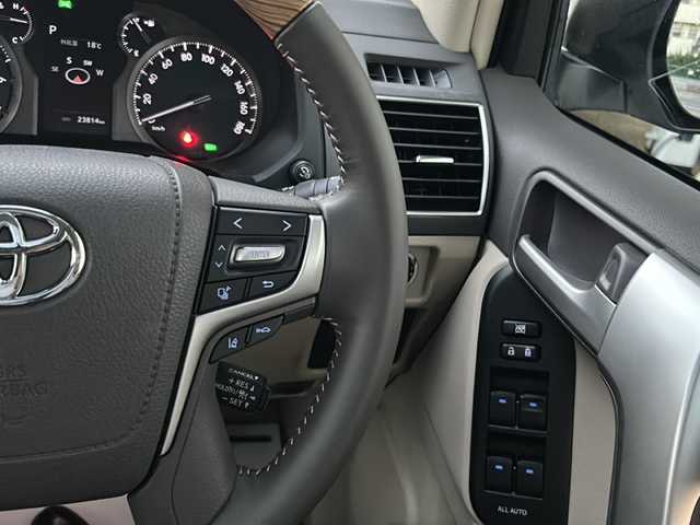 トヨタ ランドクルーザー プラド TX Lパッケージ マットブラED 神奈川県 2023(令5)年 2.4万km ホワイトパールクリスタルシャイン ワンオーナー/サンルーフ/モデリスタエアロ/ルーフレール/純正メーカーナビ【USB/BT/Miracast】/全方位カメラ/デジタルインナーミラー/ミラー一体型前後ドライブレコーダー/トヨタセーフティーセンス/・プリクラッシュセーフティ/・レーンディパーチャーアラート/・ロードサインアシスト/・先行車発進告知機能/・インテリジェントクリアランスソナー/・オートマチックハイビーム/・レーダークルーズコントロール/横滑り防止装置/盗難防止装置/ETC2.0/D＋N席シートヒーター/シートクーラー/電動リアゲート/電動格納サードシート/純正18インチアルミ/純正フロアマット/純正ドアバイザー/取扱説明書/新車時保証書/スペアキー×１