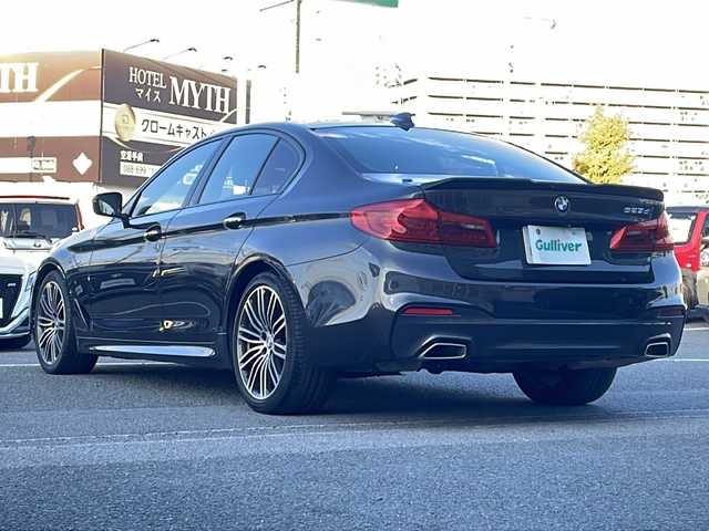 ＢＭＷ ５２３ｄ Mスポーツ 岡山県 2018(平30)年 6.4万km ソフィスト・グレー・ブリリアント・エフェクト 純正メモリナビ/（ラジオ/フルセグ/DISC/USB/BT）/全方位カメラ/サンルーフ/ヘッドアップディスプレイ/オートブレーキホールド/ブラインドスポットモニター/追従式クルーズコントロール/ETC/LEDヘッドライト/合皮シート/前席シートヒーター/前席エアーシート/前席パワーシート/前後コーナーセンサー/置くだけ充電/純正19インチAW/パドルシフト