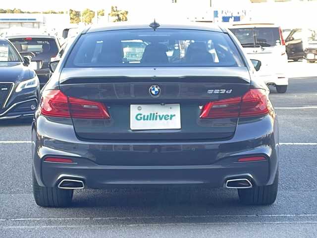 ＢＭＷ ５２３ｄ Mスポーツ 岡山県 2018(平30)年 6.4万km ソフィスト・グレー・ブリリアント・エフェクト 純正メモリナビ/（ラジオ/フルセグ/DISC/USB/BT）/全方位カメラ/サンルーフ/ヘッドアップディスプレイ/オートブレーキホールド/ブラインドスポットモニター/追従式クルーズコントロール/ETC/LEDヘッドライト/合皮シート/前席シートヒーター/前席エアーシート/前席パワーシート/前後コーナーセンサー/置くだけ充電/純正19インチAW/パドルシフト