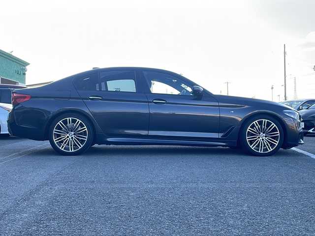 ＢＭＷ ５２３ｄ Mスポーツ 岡山県 2018(平30)年 6.4万km ソフィスト・グレー・ブリリアント・エフェクト 純正メモリナビ/（ラジオ/フルセグ/DISC/USB/BT）/全方位カメラ/サンルーフ/ヘッドアップディスプレイ/オートブレーキホールド/ブラインドスポットモニター/追従式クルーズコントロール/ETC/LEDヘッドライト/合皮シート/前席シートヒーター/前席エアーシート/前席パワーシート/前後コーナーセンサー/置くだけ充電/純正19インチAW/パドルシフト