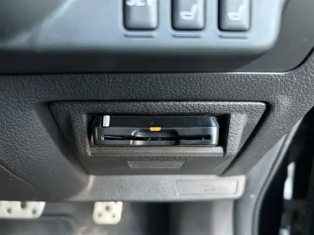 スバル レヴォーグ 1．6STIスポーツアイサイト 宮城県 2016(平28)年 6.8万km クリスタルブラックシリカ ワンオーナー/アイサイトVer3/・プリクラッシュブレーキ/・アクティブレーンキープ/・ステレオカメラ/・車線逸脱ふらつき警報/・誤発進抑制制御機能/・誤後進抑制御制機能/・全車速追従機能付クルーズコントロール/アドバンスドセイフティパッケージ/・リアビークルディテクション/・ハイビームアシスト/・サイドビューモニター/・アイサイトアシストモニター/純正SDナビ/【CD・DVD・SD・BT・フルセグTV】/バックカメラ/純正17インチAW/横滑り防止機能/前席パワーシート・シートヒーター/運転席メモリーシート/レザーシート/パドルシフト/SI-Drive/電動格納ミラー/ウィンカーミラー/オートライト/LEDヘッドライト/フォグライト/LEDデイライト/プッシュスタート/スマートキー/スペアキー/ETC/新車保証書/取扱説明書キャプテンシート