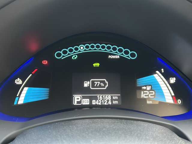 日産 リーフ X サンクスエディション 愛知県 2016(平28)年 1.7万km ブリリアントホワイトパール ワンオーナー/純正ナビ/フルセグTV・Bluetooth・USB・DVD・CD・FM・AM/バックカメラ/ステアリングヒーター/純正スポイラー(フロント・リア)/純正プロテクター(フロント・サイドシル・コーナー)/シートヒーター/充電コネクタロックスイッチ/即充電スイッチ/クルーズコントロール/LEDヘッドライト(オートライト)/フォグランプ/ビルトインETC/スマートキー/プッシュスタート/充電ケーブル車内積み込み/純正フロアマット/純正ドアバイザー/保証書/取扱説明書/ディーラー整備記録簿（H29.R1.R3.R5）/スペアキー