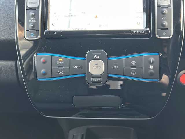 日産 リーフ X サンクスエディション 愛知県 2016(平28)年 1.7万km ブリリアントホワイトパール ワンオーナー/純正ナビ/フルセグTV・Bluetooth・USB・DVD・CD・FM・AM/バックカメラ/ステアリングヒーター/純正スポイラー(フロント・リア)/純正プロテクター(フロント・サイドシル・コーナー)/シートヒーター/充電コネクタロックスイッチ/即充電スイッチ/クルーズコントロール/LEDヘッドライト(オートライト)/フォグランプ/ビルトインETC/スマートキー/プッシュスタート/充電ケーブル車内積み込み/純正フロアマット/純正ドアバイザー/保証書/取扱説明書/ディーラー整備記録簿（H29.R1.R3.R5）/スペアキー