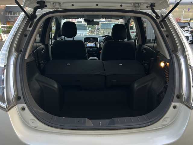 日産 リーフ X サンクスエディション 愛知県 2016(平28)年 1.7万km ブリリアントホワイトパール ワンオーナー/純正ナビ/フルセグTV・Bluetooth・USB・DVD・CD・FM・AM/バックカメラ/ステアリングヒーター/純正スポイラー(フロント・リア)/純正プロテクター(フロント・サイドシル・コーナー)/シートヒーター/充電コネクタロックスイッチ/即充電スイッチ/クルーズコントロール/LEDヘッドライト(オートライト)/フォグランプ/ビルトインETC/スマートキー/プッシュスタート/充電ケーブル車内積み込み/純正フロアマット/純正ドアバイザー/保証書/取扱説明書/ディーラー整備記録簿（H29.R1.R3.R5）/スペアキー