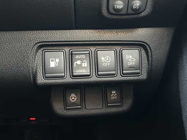 日産 リーフ X サンクスエディション 愛知県 2016(平28)年 1.7万km ブリリアントホワイトパール ワンオーナー/純正ナビ/フルセグTV・Bluetooth・USB・DVD・CD・FM・AM/バックカメラ/ステアリングヒーター/純正スポイラー(フロント・リア)/純正プロテクター(フロント・サイドシル・コーナー)/シートヒーター/充電コネクタロックスイッチ/即充電スイッチ/クルーズコントロール/LEDヘッドライト(オートライト)/フォグランプ/ビルトインETC/スマートキー/プッシュスタート/充電ケーブル車内積み込み/純正フロアマット/純正ドアバイザー/保証書/取扱説明書/ディーラー整備記録簿（H29.R1.R3.R5）/スペアキー