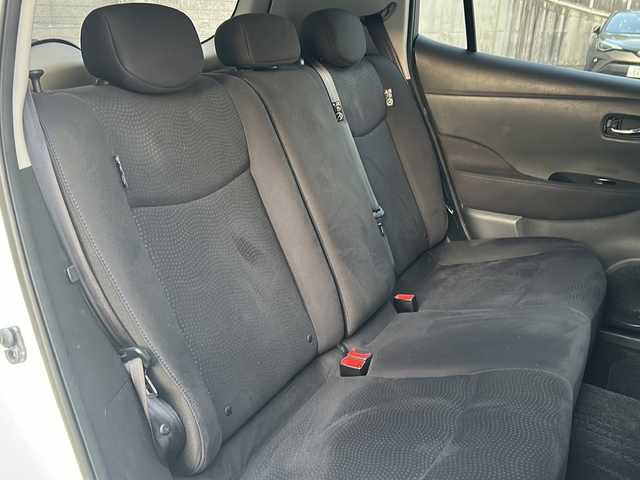 日産 リーフ X サンクスエディション 愛知県 2016(平28)年 1.7万km ブリリアントホワイトパール ワンオーナー/純正ナビ/フルセグTV・Bluetooth・USB・DVD・CD・FM・AM/バックカメラ/ステアリングヒーター/純正スポイラー(フロント・リア)/純正プロテクター(フロント・サイドシル・コーナー)/シートヒーター/充電コネクタロックスイッチ/即充電スイッチ/クルーズコントロール/LEDヘッドライト(オートライト)/フォグランプ/ビルトインETC/スマートキー/プッシュスタート/充電ケーブル車内積み込み/純正フロアマット/純正ドアバイザー/保証書/取扱説明書/ディーラー整備記録簿（H29.R1.R3.R5）/スペアキー