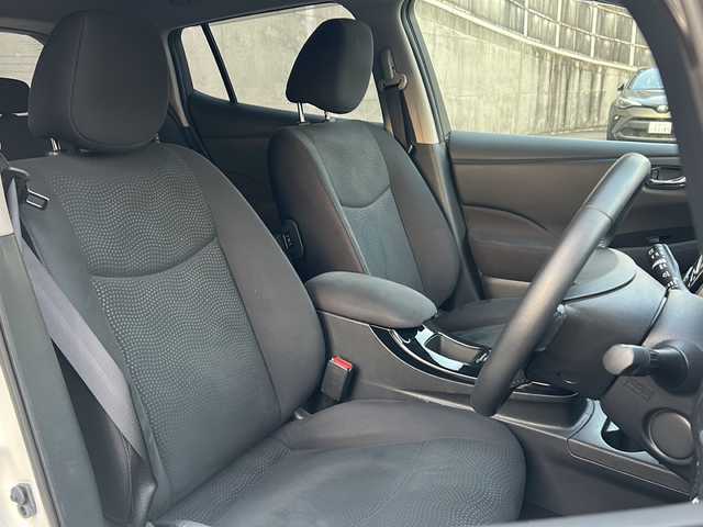 日産 リーフ X サンクスエディション 愛知県 2016(平28)年 1.7万km ブリリアントホワイトパール ワンオーナー/純正ナビ/フルセグTV・Bluetooth・USB・DVD・CD・FM・AM/バックカメラ/ステアリングヒーター/純正スポイラー(フロント・リア)/純正プロテクター(フロント・サイドシル・コーナー)/シートヒーター/充電コネクタロックスイッチ/即充電スイッチ/クルーズコントロール/LEDヘッドライト(オートライト)/フォグランプ/ビルトインETC/スマートキー/プッシュスタート/充電ケーブル車内積み込み/純正フロアマット/純正ドアバイザー/保証書/取扱説明書/ディーラー整備記録簿（H29.R1.R3.R5）/スペアキー