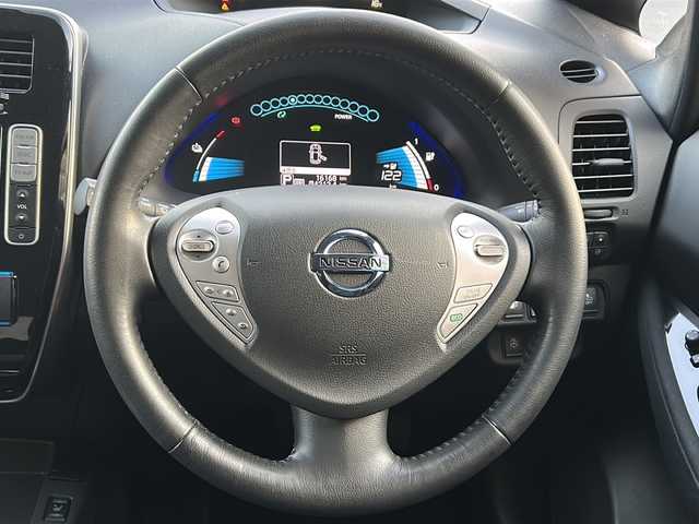 日産 リーフ X サンクスエディション 愛知県 2016(平28)年 1.7万km ブリリアントホワイトパール ワンオーナー/純正ナビ/フルセグTV・Bluetooth・USB・DVD・CD・FM・AM/バックカメラ/ステアリングヒーター/純正スポイラー(フロント・リア)/純正プロテクター(フロント・サイドシル・コーナー)/シートヒーター/充電コネクタロックスイッチ/即充電スイッチ/クルーズコントロール/LEDヘッドライト(オートライト)/フォグランプ/ビルトインETC/スマートキー/プッシュスタート/充電ケーブル車内積み込み/純正フロアマット/純正ドアバイザー/保証書/取扱説明書/ディーラー整備記録簿（H29.R1.R3.R5）/スペアキー