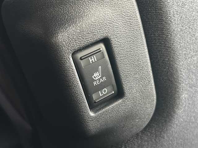 日産 リーフ X サンクスエディション 愛知県 2016(平28)年 1.7万km ブリリアントホワイトパール ワンオーナー/純正ナビ/フルセグTV・Bluetooth・USB・DVD・CD・FM・AM/バックカメラ/ステアリングヒーター/純正スポイラー(フロント・リア)/純正プロテクター(フロント・サイドシル・コーナー)/シートヒーター/充電コネクタロックスイッチ/即充電スイッチ/クルーズコントロール/LEDヘッドライト(オートライト)/フォグランプ/ビルトインETC/スマートキー/プッシュスタート/充電ケーブル車内積み込み/純正フロアマット/純正ドアバイザー/保証書/取扱説明書/ディーラー整備記録簿（H29.R1.R3.R5）/スペアキー