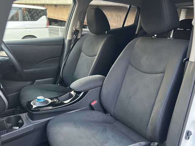 日産 リーフ X サンクスエディション 愛知県 2016(平28)年 1.7万km ブリリアントホワイトパール ワンオーナー/純正ナビ/フルセグTV・Bluetooth・USB・DVD・CD・FM・AM/バックカメラ/ステアリングヒーター/純正スポイラー(フロント・リア)/純正プロテクター(フロント・サイドシル・コーナー)/シートヒーター/充電コネクタロックスイッチ/即充電スイッチ/クルーズコントロール/LEDヘッドライト(オートライト)/フォグランプ/ビルトインETC/スマートキー/プッシュスタート/充電ケーブル車内積み込み/純正フロアマット/純正ドアバイザー/保証書/取扱説明書/ディーラー整備記録簿（H29.R1.R3.R5）/スペアキー