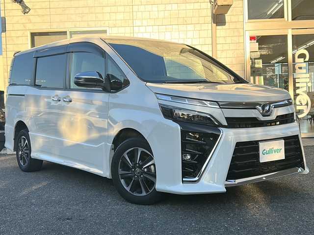 トヨタ ヴォクシー ZS 煌Ⅱ 埼玉県 2020(令2)年 5.9万km ホワイトパールクリスタルシャイン 社外ナビ (Panasonic)/(AM/FM/SD/iPod/USB/Bluetooth/ブルーレイ/HDMI)/バックカメラ /ETC /ドラレコ/ワンオーナー　/両側パワースライドドア　/スマートキー　/スペアキー1本 /イモビライザー　/フリップダウンモニター　(pioneer TUM-FW1300)/ステアリングスイッチ　/クルコン　/レーンキープアシスト　/プリクラッシュセーフティー/純正フロア/プッシュスタート/アイドリングストップ/LEDライト/電格ミラー/TRC/サンシェード/オートライト/オートハイビーム/3列シート/純正AW16インチ/ABS/サンシェード/保証書/取扱説明書