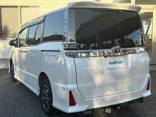 トヨタ ヴォクシー ZS 煌Ⅱ 埼玉県 2020(令2)年 5.9万km ホワイトパールクリスタルシャイン 社外ナビ (Panasonic)/(AM/FM/SD/iPod/USB/Bluetooth/ブルーレイ/HDMI)/バックカメラ /ETC /ドラレコ/ワンオーナー　/両側パワースライドドア　/スマートキー　/スペアキー1本 /イモビライザー　/フリップダウンモニター　(pioneer TUM-FW1300)/ステアリングスイッチ　/クルコン　/レーンキープアシスト　/プリクラッシュセーフティー/純正フロア/プッシュスタート/アイドリングストップ/LEDライト/電格ミラー/TRC/サンシェード/オートライト/オートハイビーム/3列シート/純正AW16インチ/ABS/サンシェード/保証書/取扱説明書