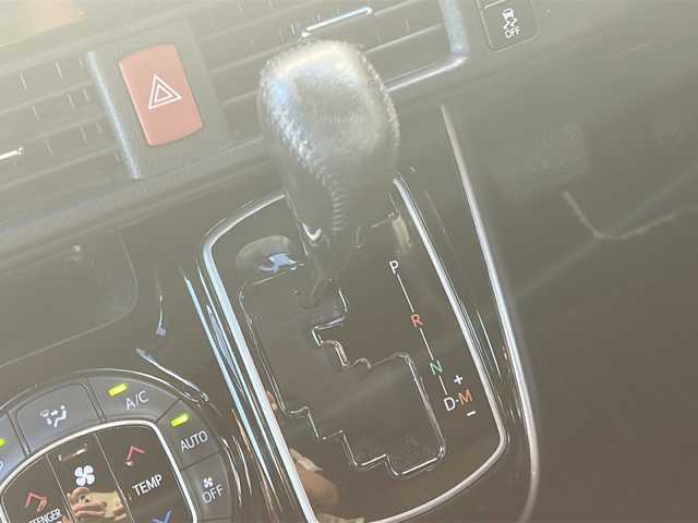 トヨタ ヴォクシー ZS 煌Ⅱ 埼玉県 2020(令2)年 5.9万km ホワイトパールクリスタルシャイン 社外ナビ (Panasonic)/(AM/FM/SD/iPod/USB/Bluetooth/ブルーレイ/HDMI)/バックカメラ /ETC /ドラレコ/ワンオーナー　/両側パワースライドドア　/スマートキー　/スペアキー1本 /イモビライザー　/フリップダウンモニター　(pioneer TUM-FW1300)/ステアリングスイッチ　/クルコン　/レーンキープアシスト　/プリクラッシュセーフティー/純正フロア/プッシュスタート/アイドリングストップ/LEDライト/電格ミラー/TRC/サンシェード/オートライト/オートハイビーム/3列シート/純正AW16インチ/ABS/サンシェード/保証書/取扱説明書