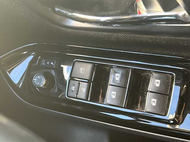 トヨタ ヴォクシー ZS 煌Ⅱ 埼玉県 2020(令2)年 5.9万km ホワイトパールクリスタルシャイン 社外ナビ (Panasonic)/(AM/FM/SD/iPod/USB/Bluetooth/ブルーレイ/HDMI)/バックカメラ /ETC /ドラレコ/ワンオーナー　/両側パワースライドドア　/スマートキー　/スペアキー1本 /イモビライザー　/フリップダウンモニター　(pioneer TUM-FW1300)/ステアリングスイッチ　/クルコン　/レーンキープアシスト　/プリクラッシュセーフティー/純正フロア/プッシュスタート/アイドリングストップ/LEDライト/電格ミラー/TRC/サンシェード/オートライト/オートハイビーム/3列シート/純正AW16インチ/ABS/サンシェード/保証書/取扱説明書