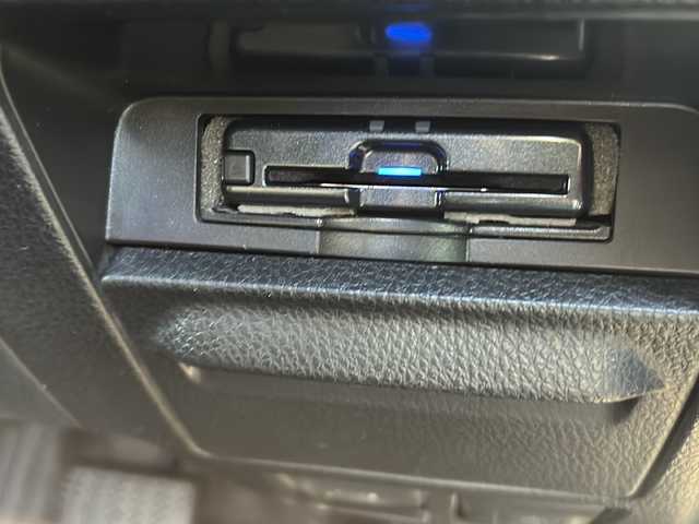 トヨタ ヴォクシー ZS 煌Ⅱ 埼玉県 2020(令2)年 5.9万km ホワイトパールクリスタルシャイン 社外ナビ (Panasonic)/(AM/FM/SD/iPod/USB/Bluetooth/ブルーレイ/HDMI)/バックカメラ /ETC /ドラレコ/ワンオーナー　/両側パワースライドドア　/スマートキー　/スペアキー1本 /イモビライザー　/フリップダウンモニター　(pioneer TUM-FW1300)/ステアリングスイッチ　/クルコン　/レーンキープアシスト　/プリクラッシュセーフティー/純正フロア/プッシュスタート/アイドリングストップ/LEDライト/電格ミラー/TRC/サンシェード/オートライト/オートハイビーム/3列シート/純正AW16インチ/ABS/サンシェード/保証書/取扱説明書