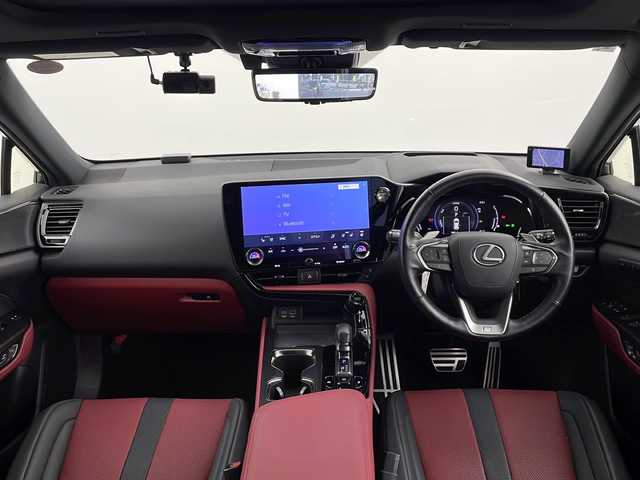 レクサス ＮＸ 350h Fスポーツ 愛知県 2022(令4)年 2.2万km ホワイトノーヴァガラスフレーク ワンオーナー/純正14インチナビ/【Bluetooth/フルセグTV/USB/Apple Carplay】/パノラマルーフ/三眼LEDヘッドライト/パノラミックビューモニター/衝突被害軽減ブレーキ/コーナーセンサー/ブラインドスポットモニター/レーンアシスト/レーダークルーズコントロール/ヘッドアップディスプレイ/パーキングアシスト/パドルシフト/ステアリングヒーター/本革シート/ポジションメモリーシート/パワーシート/ベンチレーション（D/N）/シートヒーター（D/N）/電動リアゲート/デジタルインナーミラー/前後ドライブレコーダー/ETC2.0/プッシュスタート/スマートキー/カードキー/スペアキー/オートマチックハイビーム/電動格納ミラー/純正20インチアルミホイール/ルーフレール/プロジェクションカーテシイルミ