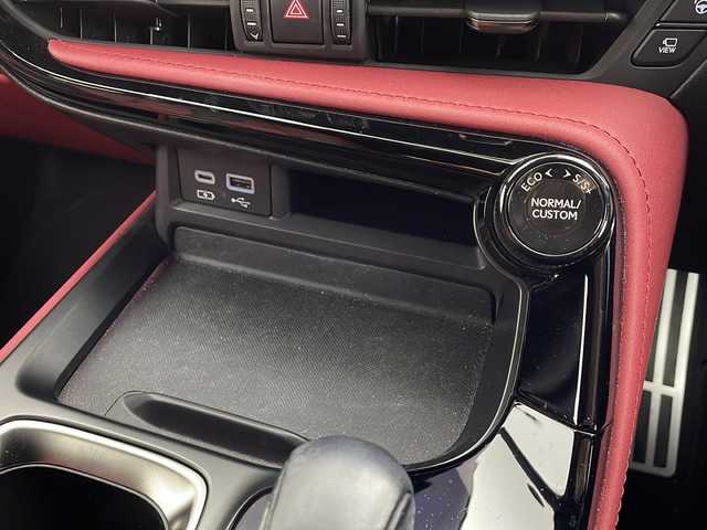 レクサス ＮＸ 350h Fスポーツ 愛知県 2022(令4)年 2.2万km ホワイトノーヴァガラスフレーク ワンオーナー/純正14インチナビ/【Bluetooth/フルセグTV/USB/Apple Carplay】/パノラマルーフ/三眼LEDヘッドライト/パノラミックビューモニター/衝突被害軽減ブレーキ/コーナーセンサー/ブラインドスポットモニター/レーンアシスト/レーダークルーズコントロール/ヘッドアップディスプレイ/パーキングアシスト/パドルシフト/ステアリングヒーター/本革シート/ポジションメモリーシート/パワーシート/ベンチレーション（D/N）/シートヒーター（D/N）/電動リアゲート/デジタルインナーミラー/前後ドライブレコーダー/ETC2.0/プッシュスタート/スマートキー/カードキー/スペアキー/オートマチックハイビーム/電動格納ミラー/純正20インチアルミホイール/ルーフレール/プロジェクションカーテシイルミ