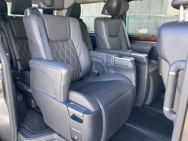 トヨタ グランエース G 富山県 2020(令2)年 2.2万km グレーメタリック 純正8型ディスプレイオーディオ/フルセグTV/両側パワースライドドア/パノラミックビューモニター/ドライブレコーダー/純正12型後席ディスプレイ/レーダークルーズコントロール/クリアランスソナー/セーフティセンス/・衝突被害軽減ブレーキ/・車線逸脱防止支援/・オートマチックハイビーム/・標識認識/ブラインドスポットモニター/デジタルインナーミラー/LEDヘッドランプ/デュアルオートエアコン/木目調/革巻きコンビステアリング/純正OPブラック革シート/前席パワーシート/シートヒーター/2列目エグゼクティブパワーシート/2列目パワーリクライニング/オットマン/2列目シートヒーター/3列目リラックスキャプテンシート/純正17インチアルミホイール/スマートキー/プッシュエンジンスタート/禁煙車