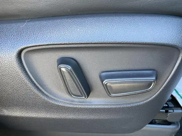 トヨタ グランエース G 富山県 2020(令2)年 2.2万km グレーメタリック 純正8型ディスプレイオーディオ/フルセグTV/両側パワースライドドア/パノラミックビューモニター/ドライブレコーダー/純正12型後席ディスプレイ/レーダークルーズコントロール/クリアランスソナー/セーフティセンス/・衝突被害軽減ブレーキ/・車線逸脱防止支援/・オートマチックハイビーム/・標識認識/ブラインドスポットモニター/デジタルインナーミラー/LEDヘッドランプ/デュアルオートエアコン/木目調/革巻きコンビステアリング/純正OPブラック革シート/前席パワーシート/シートヒーター/2列目エグゼクティブパワーシート/2列目パワーリクライニング/オットマン/2列目シートヒーター/3列目リラックスキャプテンシート/純正17インチアルミホイール/スマートキー/プッシュエンジンスタート/禁煙車