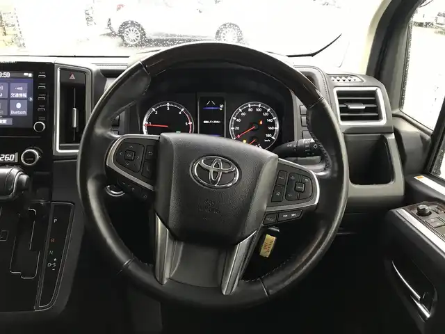 トヨタ グランエース G 富山県 2020(令2)年 2.2万km グレーメタリック 純正8型ディスプレイオーディオ/フルセグTV/両側パワースライドドア/パノラミックビューモニター/ドライブレコーダー/純正12型後席ディスプレイ/レーダークルーズコントロール/クリアランスソナー/セーフティセンス/・衝突被害軽減ブレーキ/・車線逸脱防止支援/・オートマチックハイビーム/・標識認識/ブラインドスポットモニター/デジタルインナーミラー/LEDヘッドランプ/デュアルオートエアコン/木目調/革巻きコンビステアリング/純正OPブラック革シート/前席パワーシート/シートヒーター/2列目エグゼクティブパワーシート/2列目パワーリクライニング/オットマン/2列目シートヒーター/3列目リラックスキャプテンシート/純正17インチアルミホイール/スマートキー/プッシュエンジンスタート/禁煙車